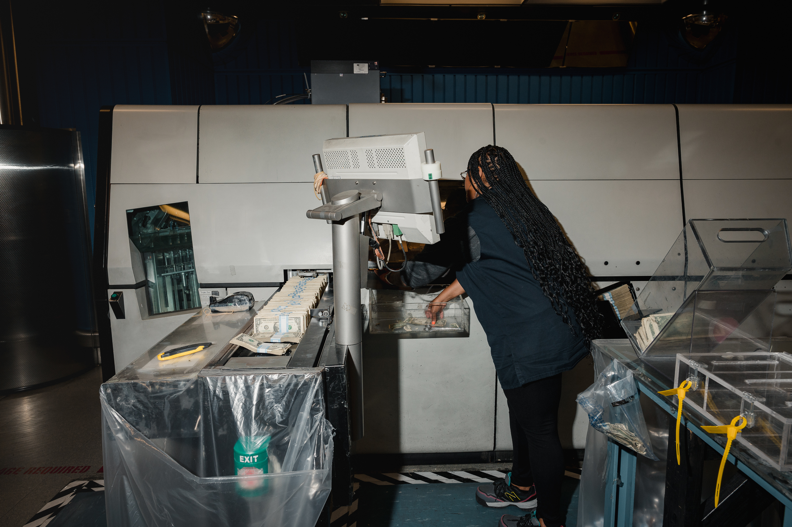 BALTIMORE, MD - JULY 12, 2023:  An employee works with a currency processor to check for fit currency at the Federal Reserve Bank of Richmond in Baltimore, MD. on Wednesday, July 12, 2023.(Photo by Hannah Yoon for The Washington Post)